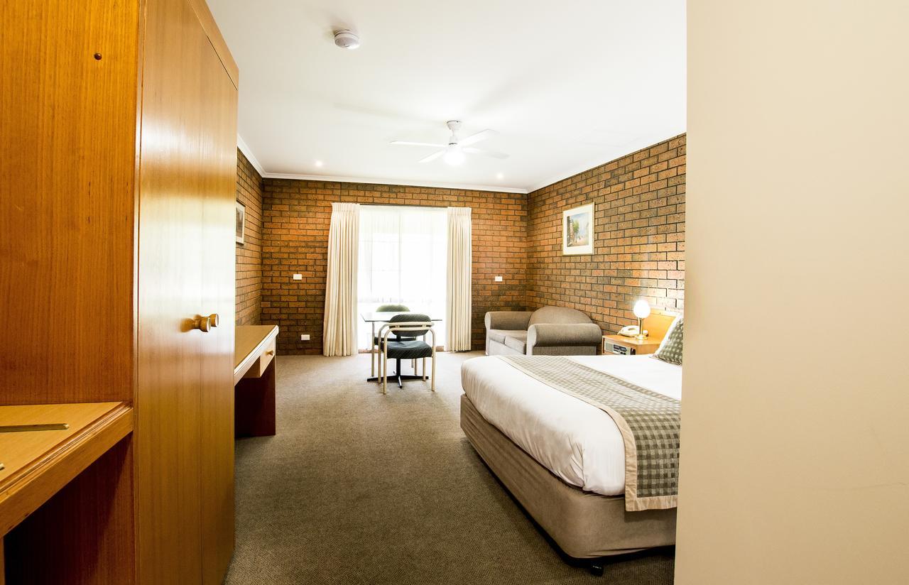 Sportslander Motor Inn Moama Exteriör bild