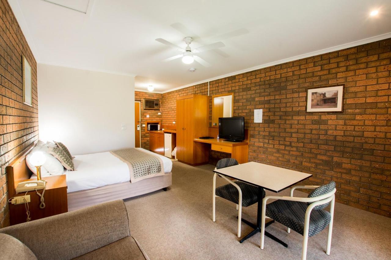 Sportslander Motor Inn Moama Exteriör bild