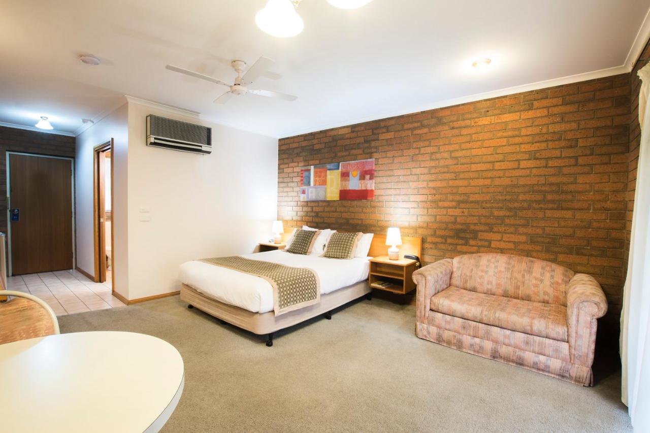 Sportslander Motor Inn Moama Exteriör bild
